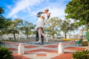 Kissing Statue in Sarasota Florida